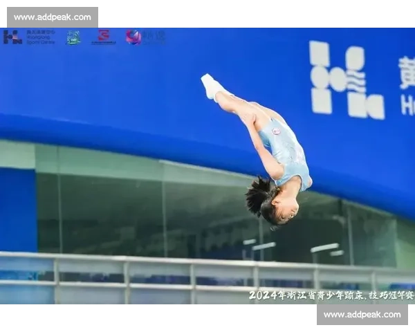 三跳比赛精彩回顾:运动员突破自我刷新纪录展现卓越竞技水平